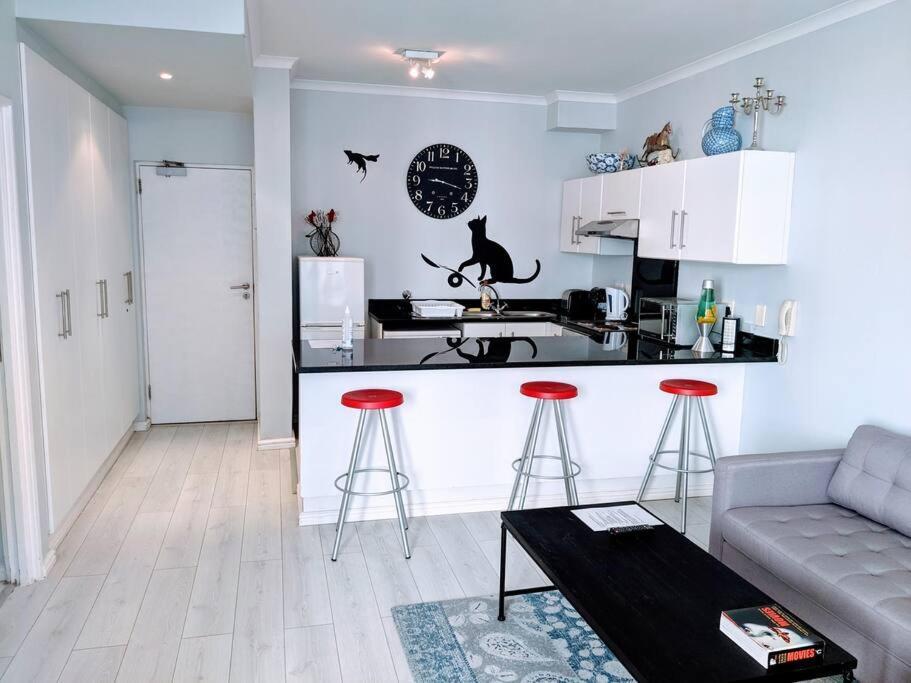On The At Surfers Corner Apartment